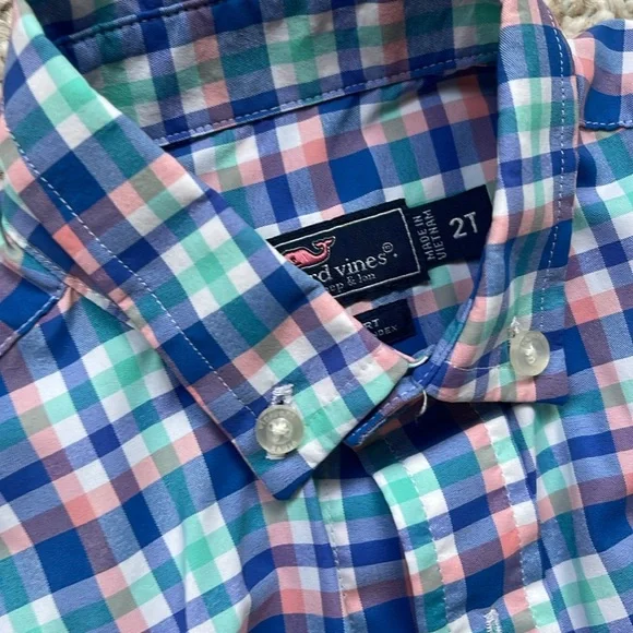 EUC Vineyard Vines long-sleeved button down - Picture 2 of 3